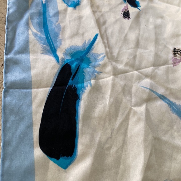 SILK SCARF BIRD FEATURES light blue with cream white hand hemmed rolled 42”x43” - Picture 2 of 16